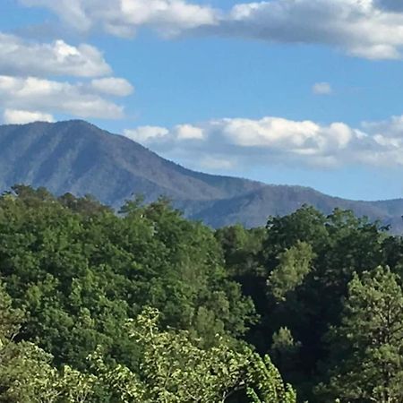 Romantic Mtn Cabin Hot Tub & Jacuzzi Views Sevierville Bagian luar foto