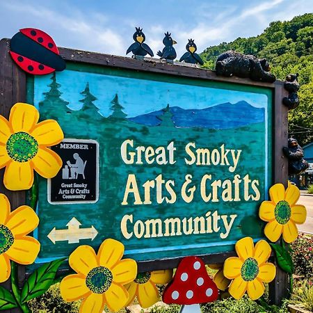 Romantic Mtn Cabin Hot Tub & Jacuzzi Views Sevierville Bagian luar foto