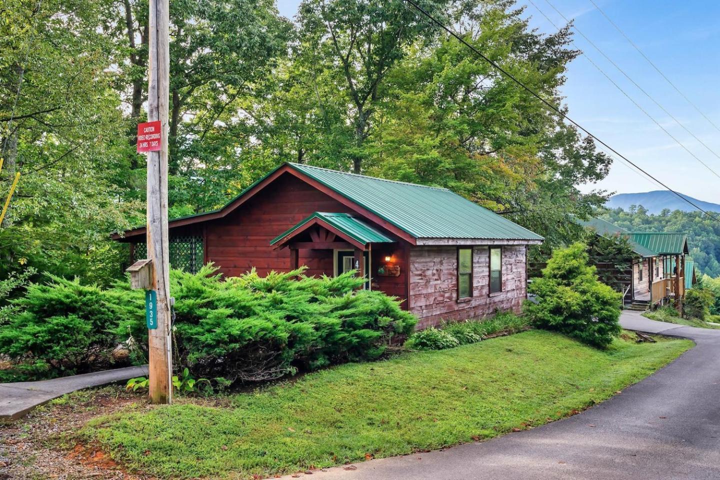 Romantic Mtn Cabin Hot Tub & Jacuzzi Views Sevierville Bagian luar foto