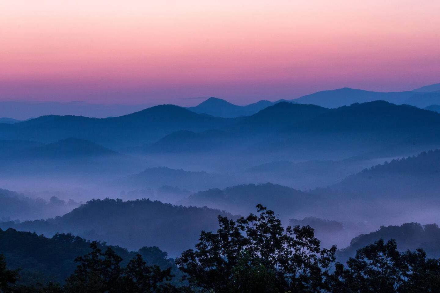 Romantic Mtn Cabin Hot Tub & Jacuzzi Views Sevierville Bagian luar foto