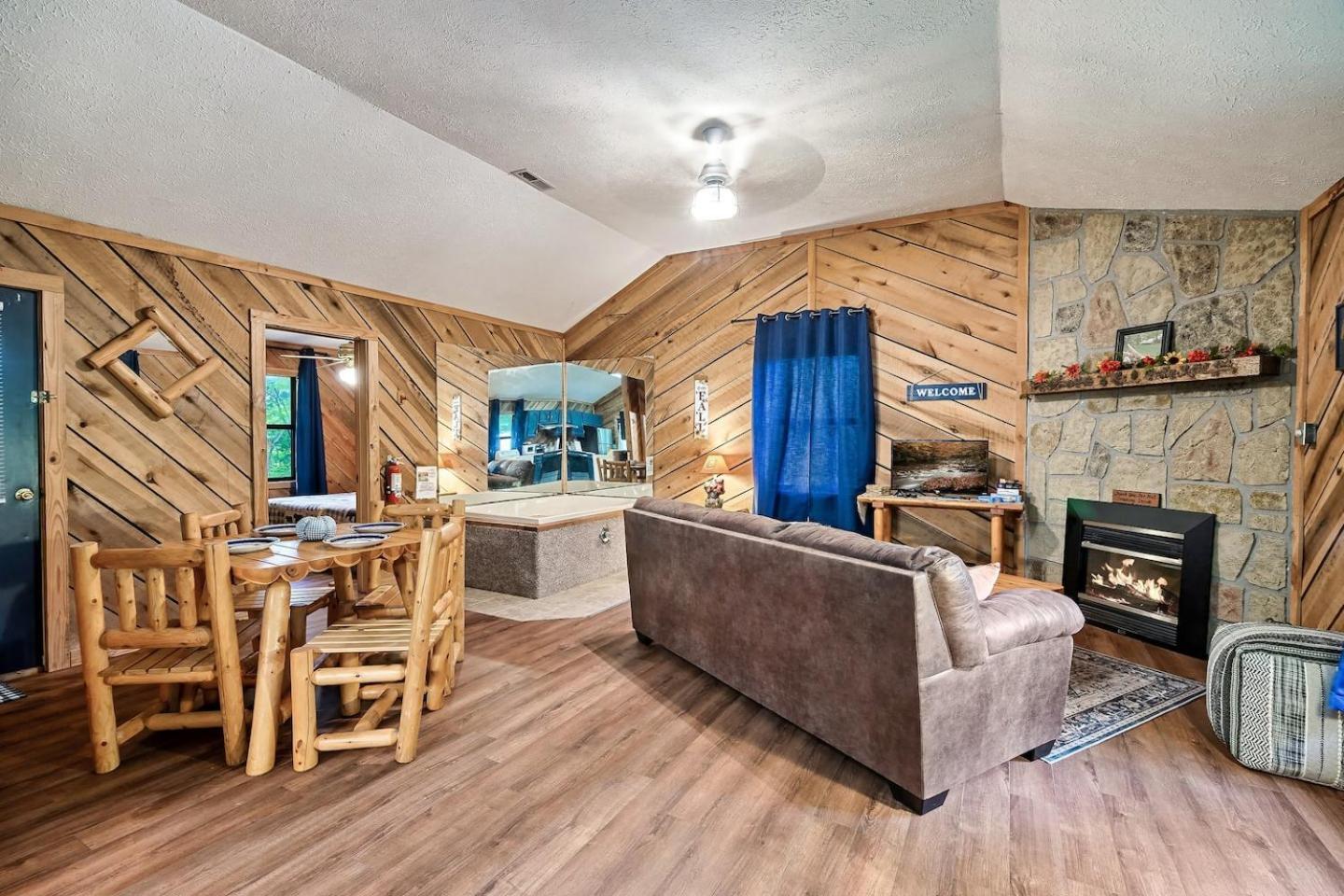 Romantic Mtn Cabin Hot Tub & Jacuzzi Views Sevierville Bagian luar foto