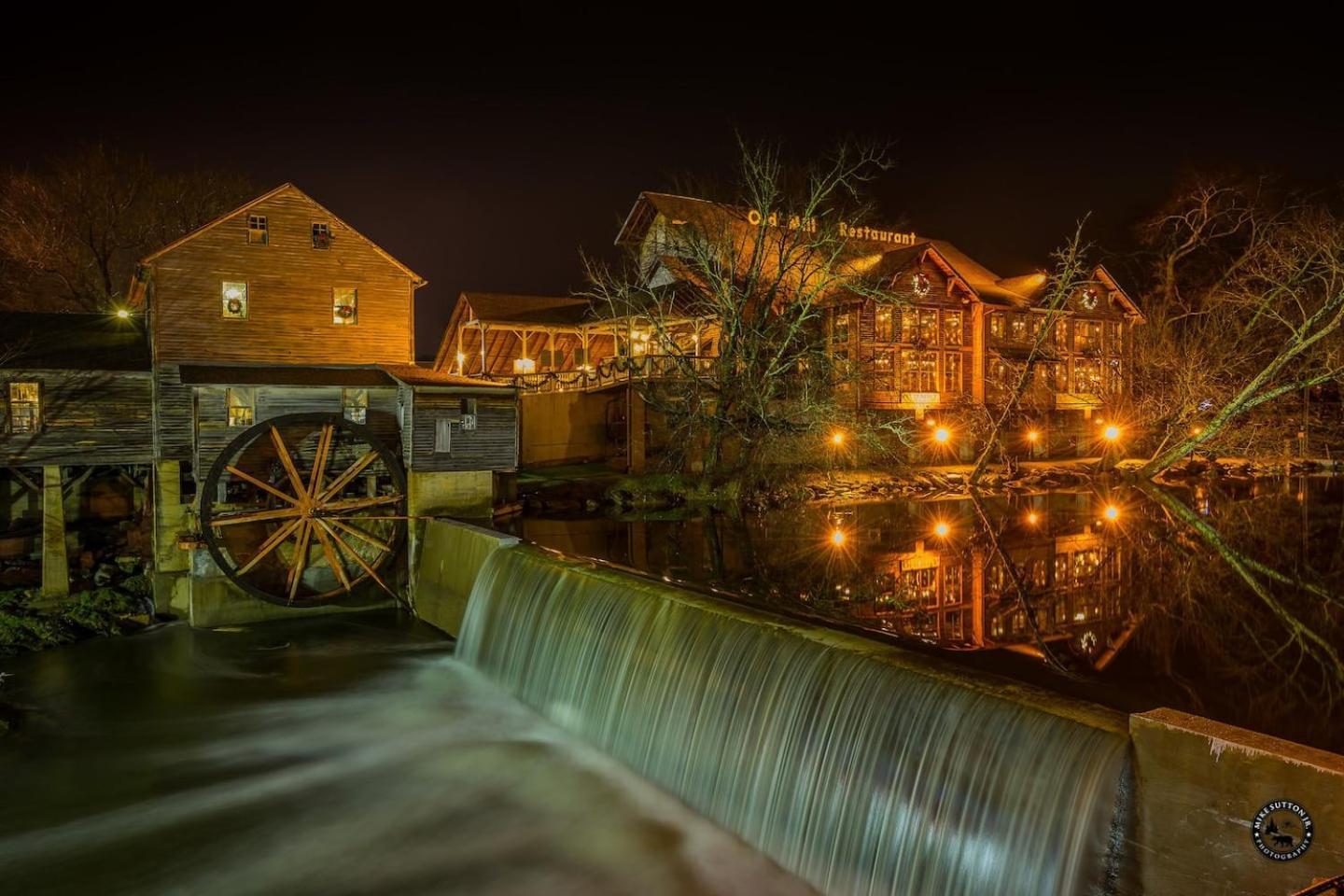 Romantic Mtn Cabin Hot Tub & Jacuzzi Views Sevierville Bagian luar foto