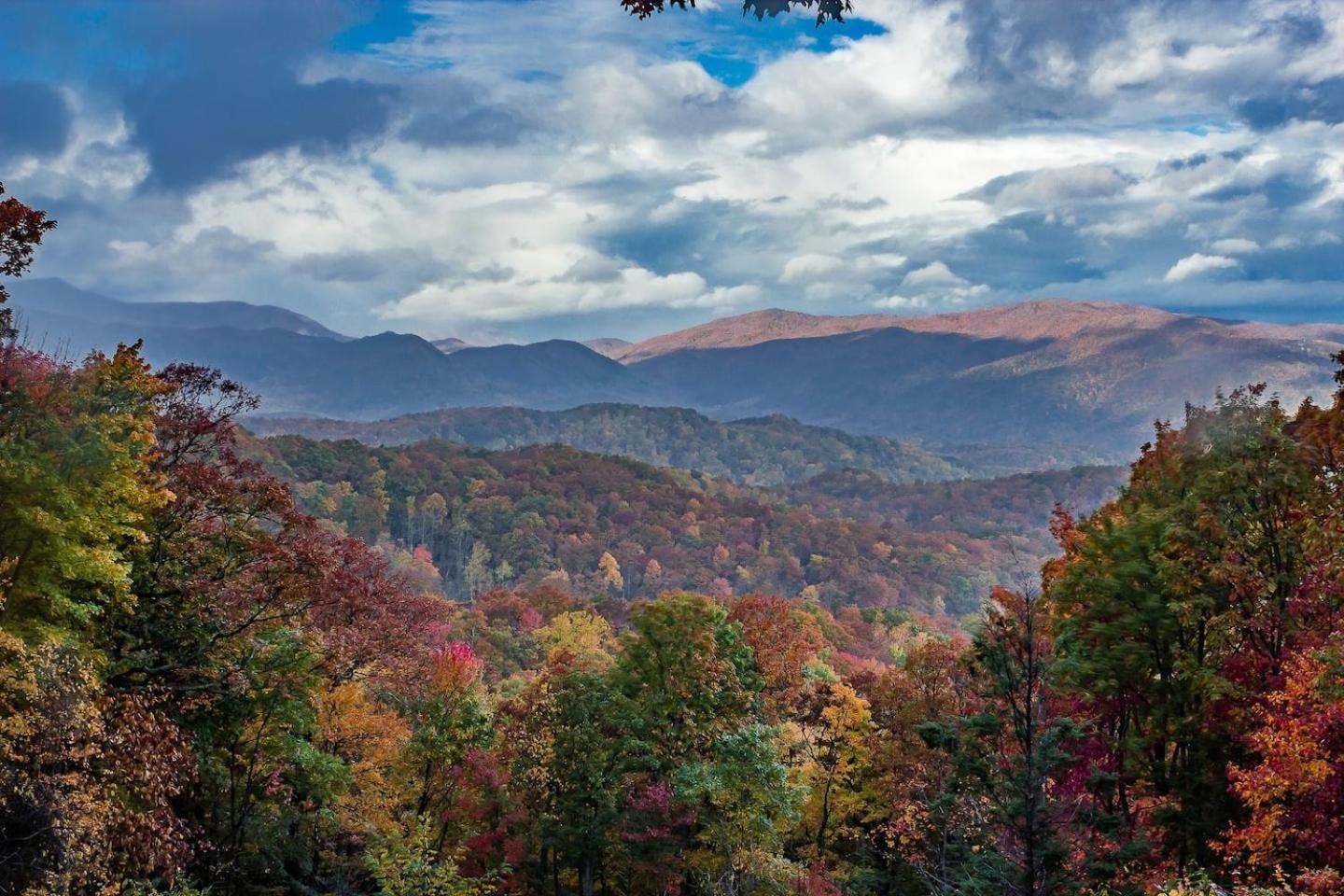 Romantic Mtn Cabin Hot Tub & Jacuzzi Views Sevierville Bagian luar foto