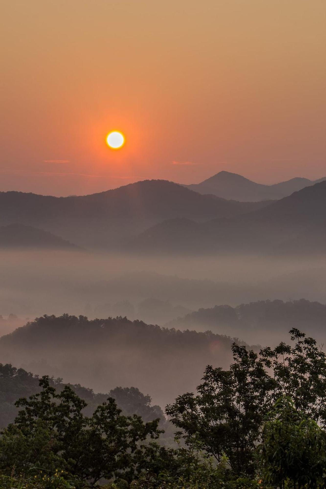 Romantic Mtn Cabin Hot Tub & Jacuzzi Views Sevierville Bagian luar foto