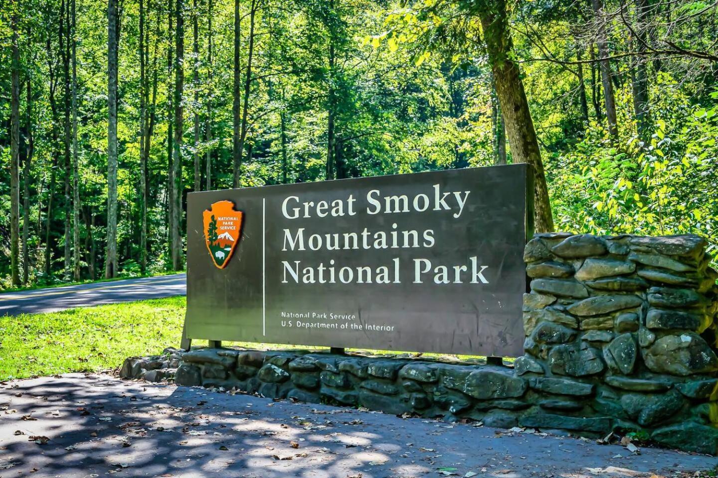 Romantic Mtn Cabin Hot Tub & Jacuzzi Views Sevierville Bagian luar foto