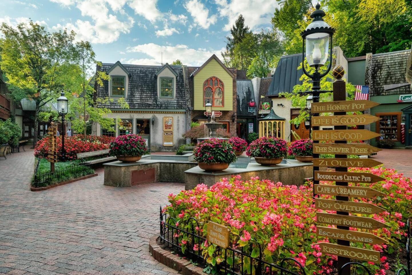 Romantic Mtn Cabin Hot Tub & Jacuzzi Views Sevierville Bagian luar foto